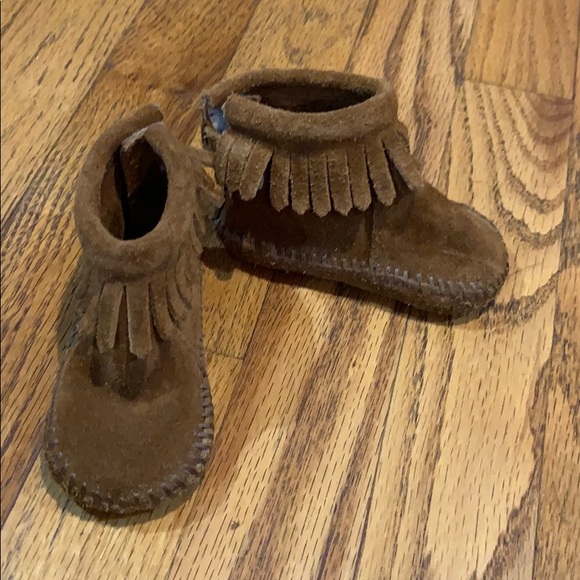 Minnetonka Other - Minnetonka baby moccasins, infant size 2